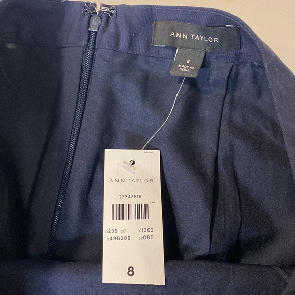 AnnTaylor NWT skirt. Size 8 Navy. - Picture 3 of 3